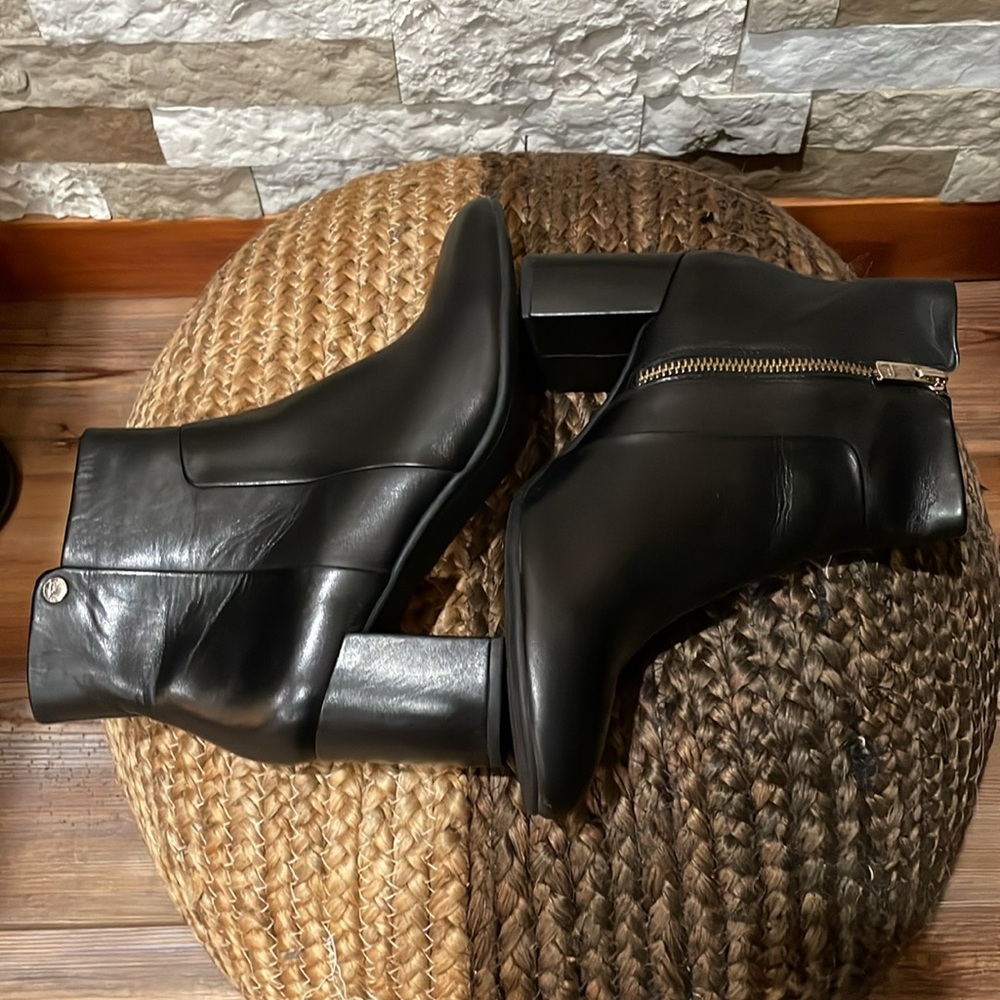TARYN ROSE Camille Black Leather Ankle Boots Sz. 7B - Picture 5 of 13